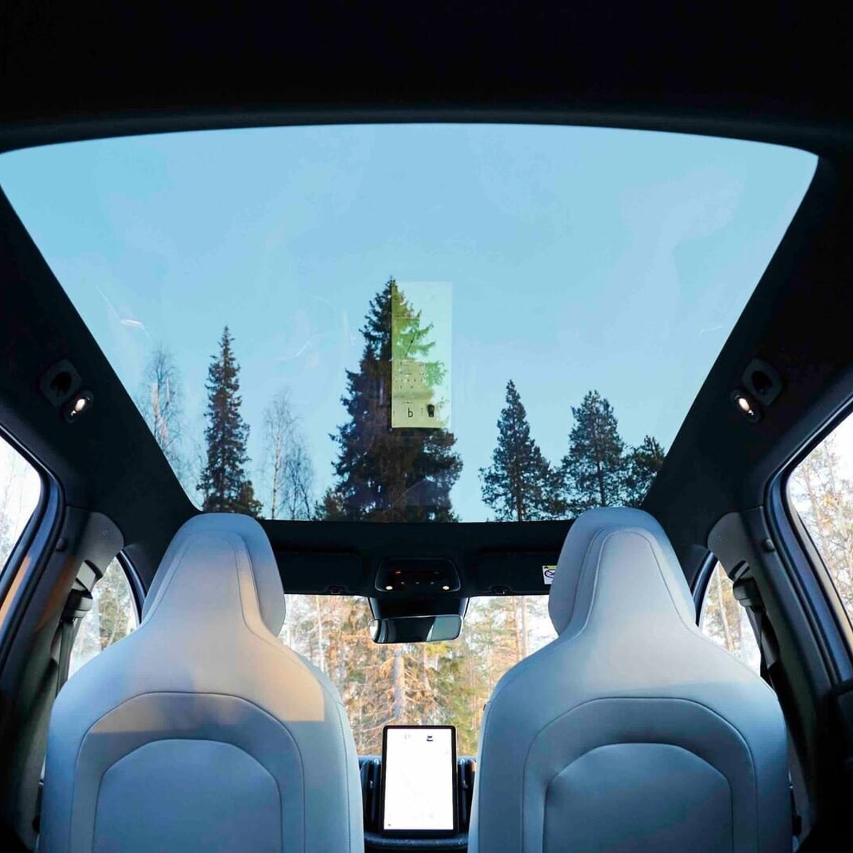 ボルボの新型SUVで体験する、スウェーデンの氷上ドライブ。