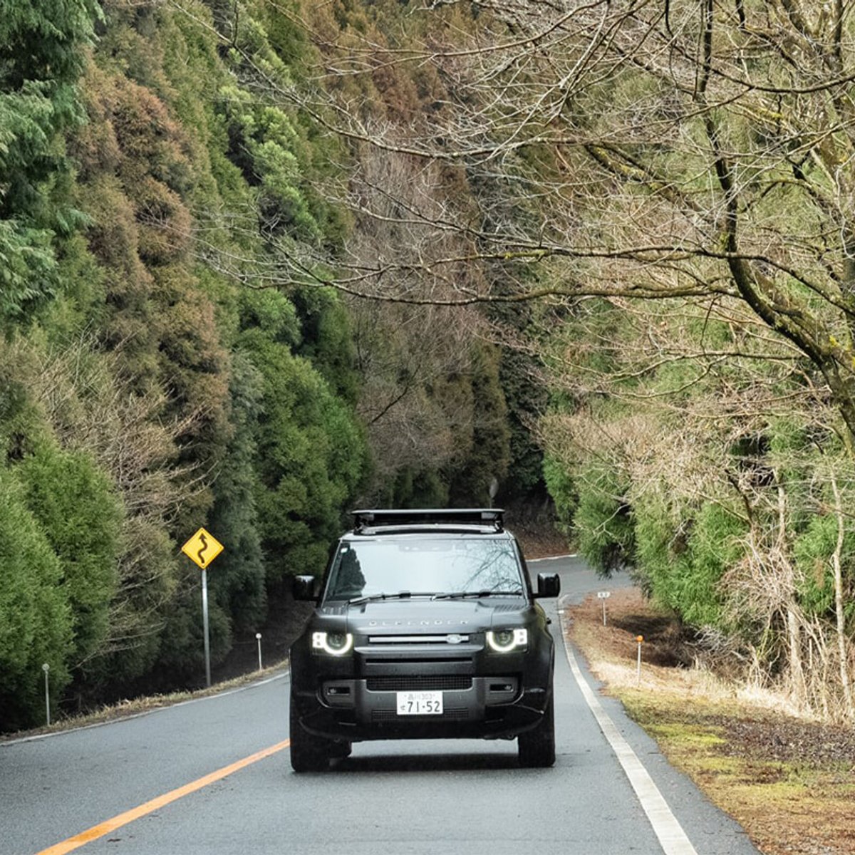 「ランドローバー・ディフェンダー」で温泉と美食を巡る大分の旅。