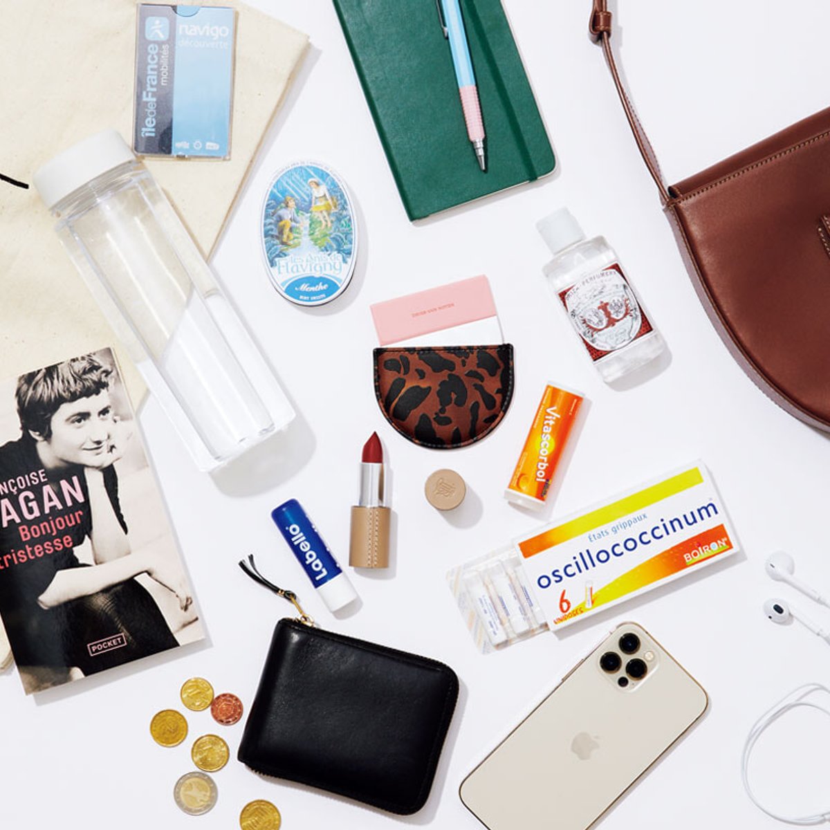 パリジェンヌが毎日バッグに入れているモノとは？