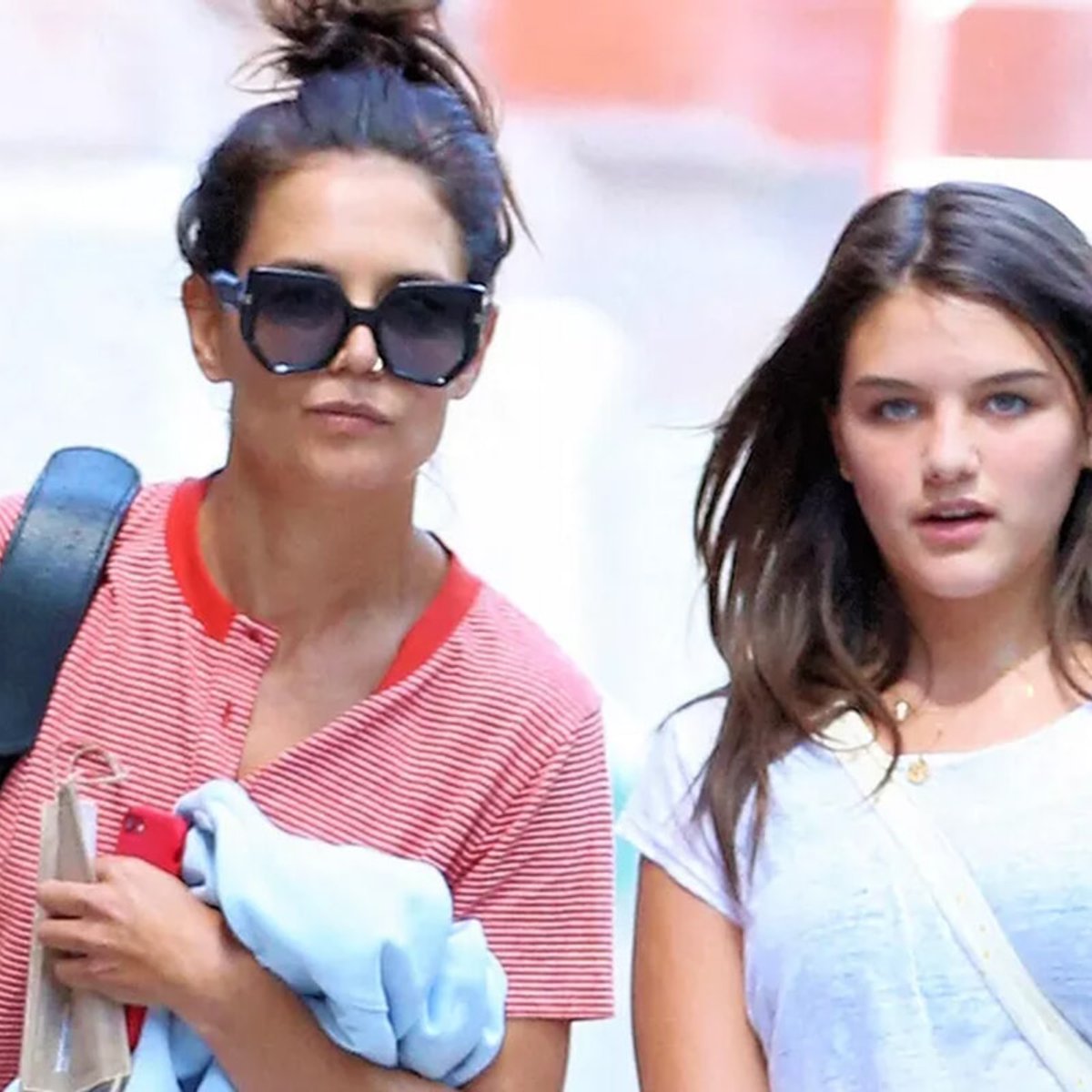 スリ・クルーズ、ロンシャンのバッグを持った様子がパリジェンヌのようだと話題に！