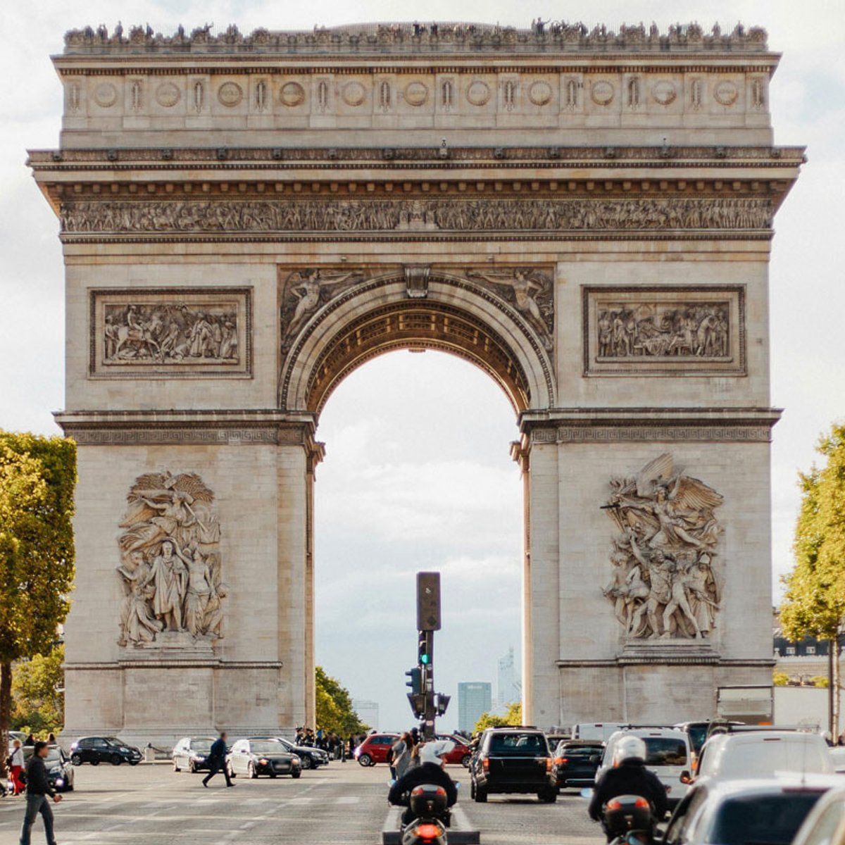 「悪魔のサークル」に涙…手に汗握るパリの運転事情。