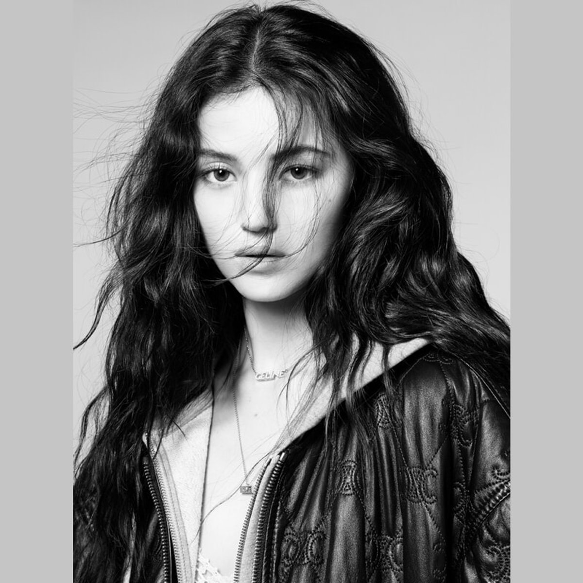 セリーヌ、ニュージーンズのダニエルのヴィジュアルを公開。