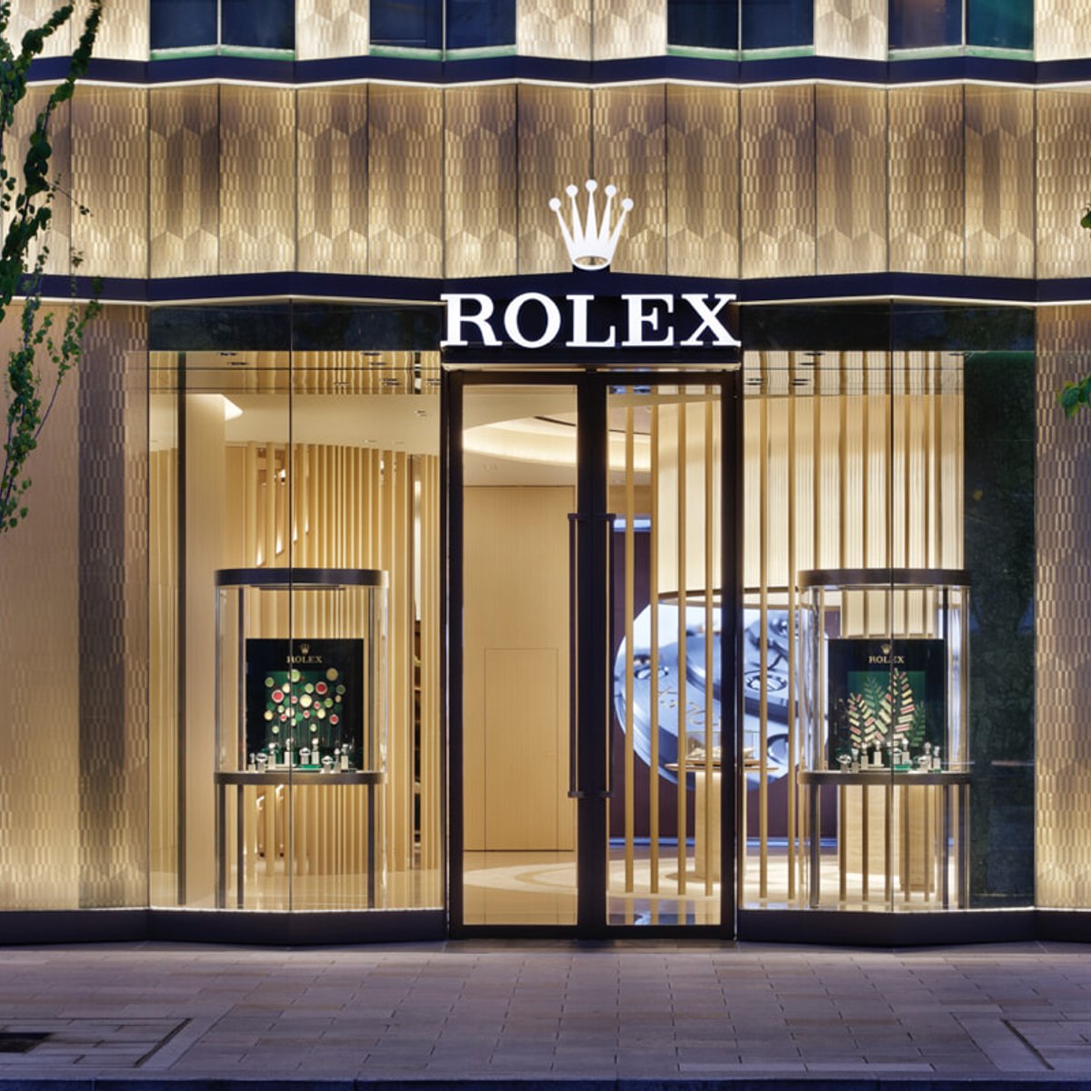 銀座に誕生した、ロレックスの新旗艦店へ。