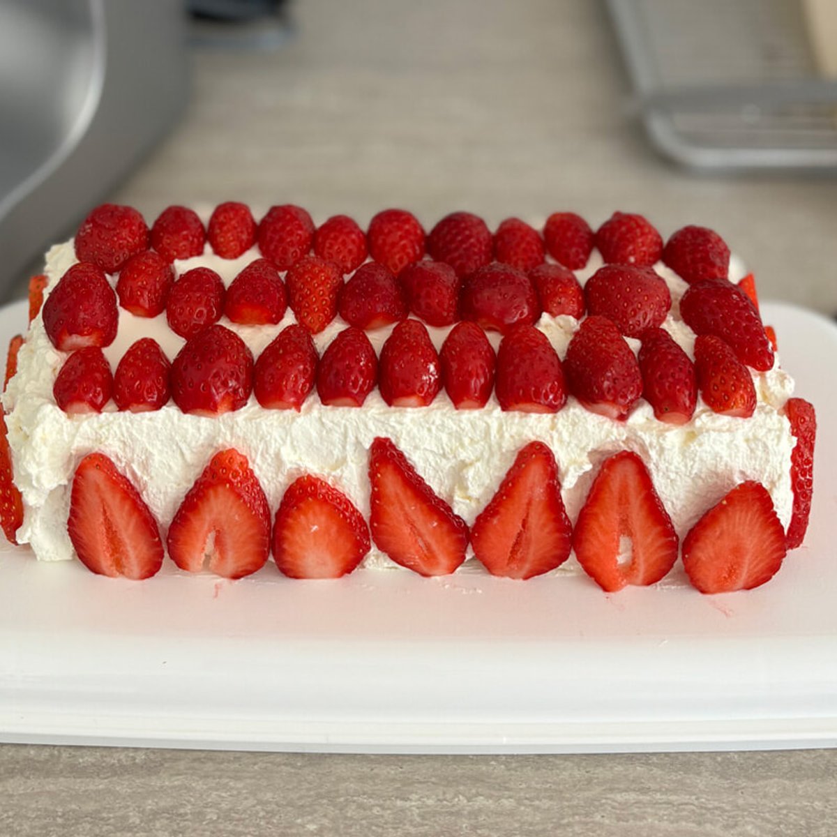 材料は5つ、軽くておいしいイチゴのショートケーキ。