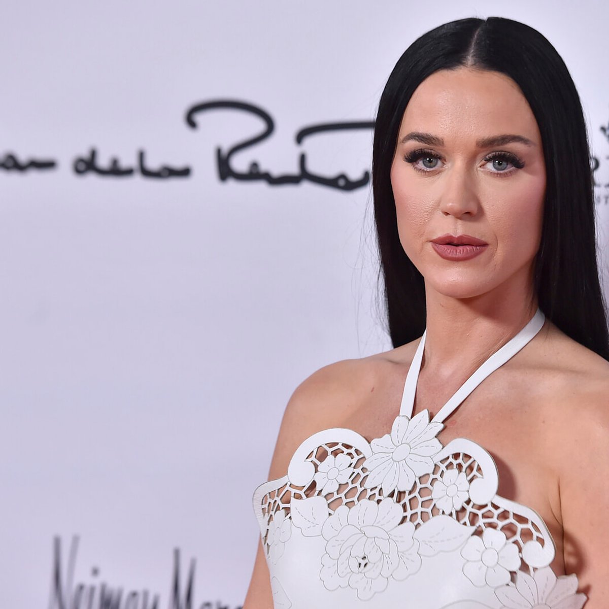 METガラを欠席したケイティ・ペリー、AI生成されたドレス姿の登場シーンが拡散され困惑？