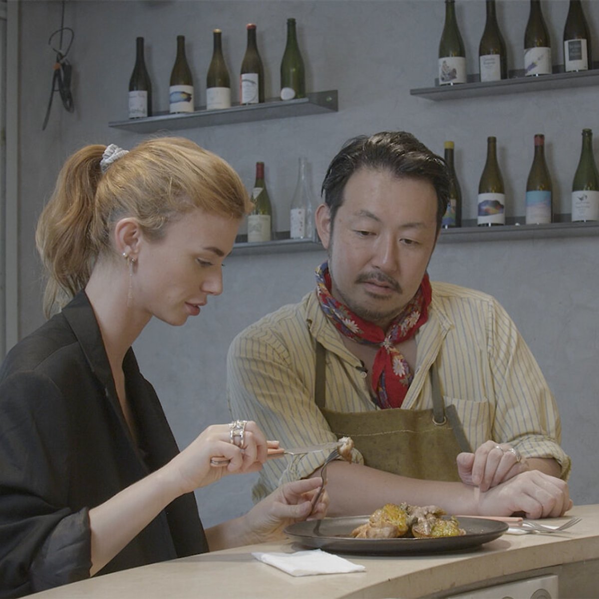 【動画】自然派ワインと日本人シェフの料理を楽しむドンナを訪問。