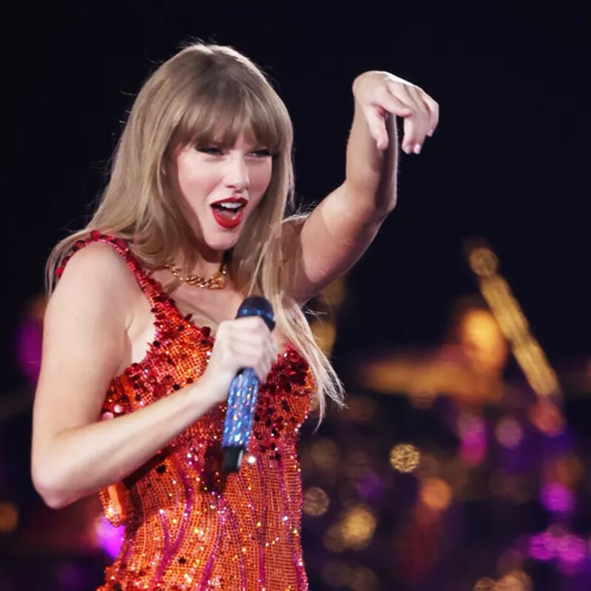 テイラー・スウィフトの煌めく舞台衣装の秘密とは？