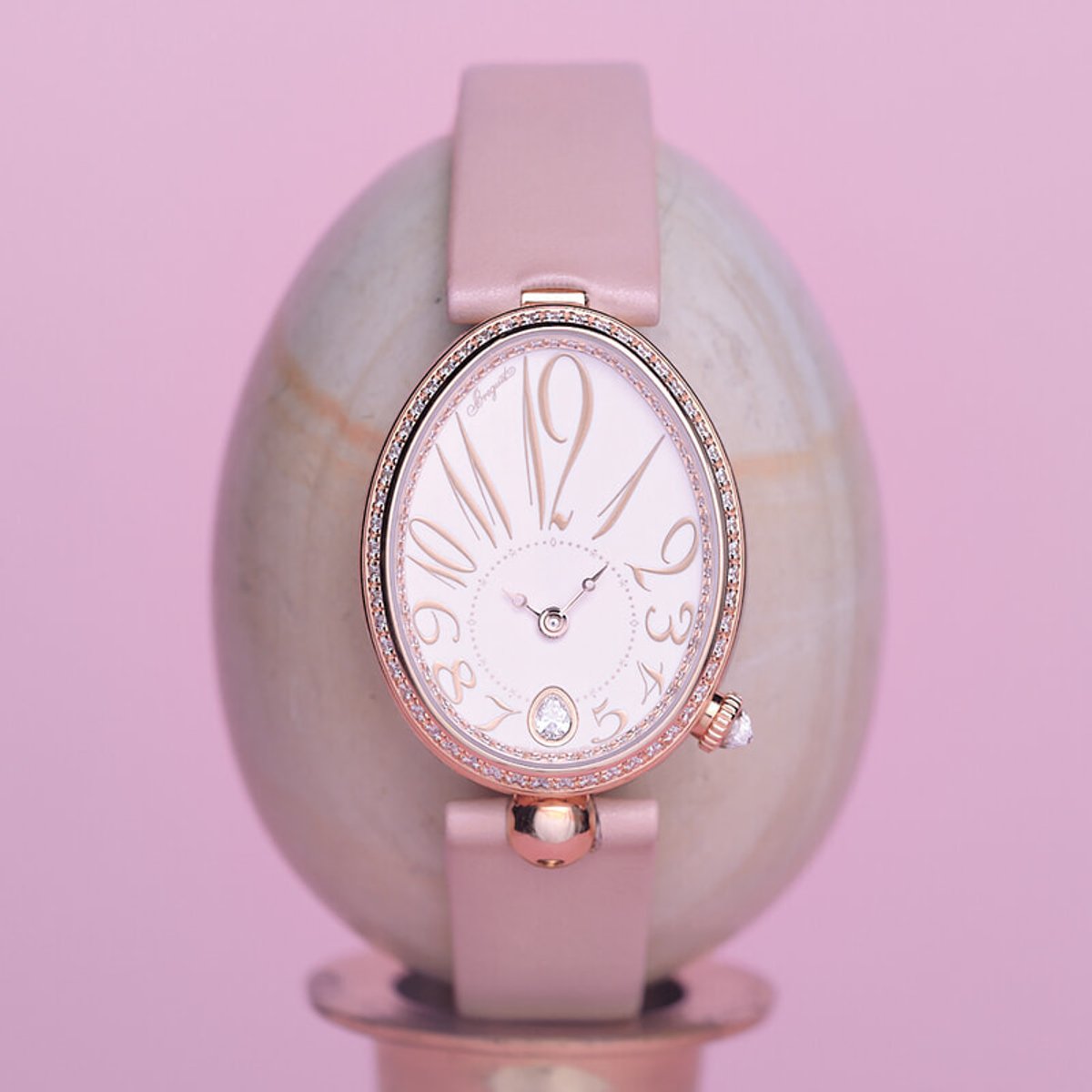 ブレゲ、アイコニックなタイムピースにピンクがお目見え。