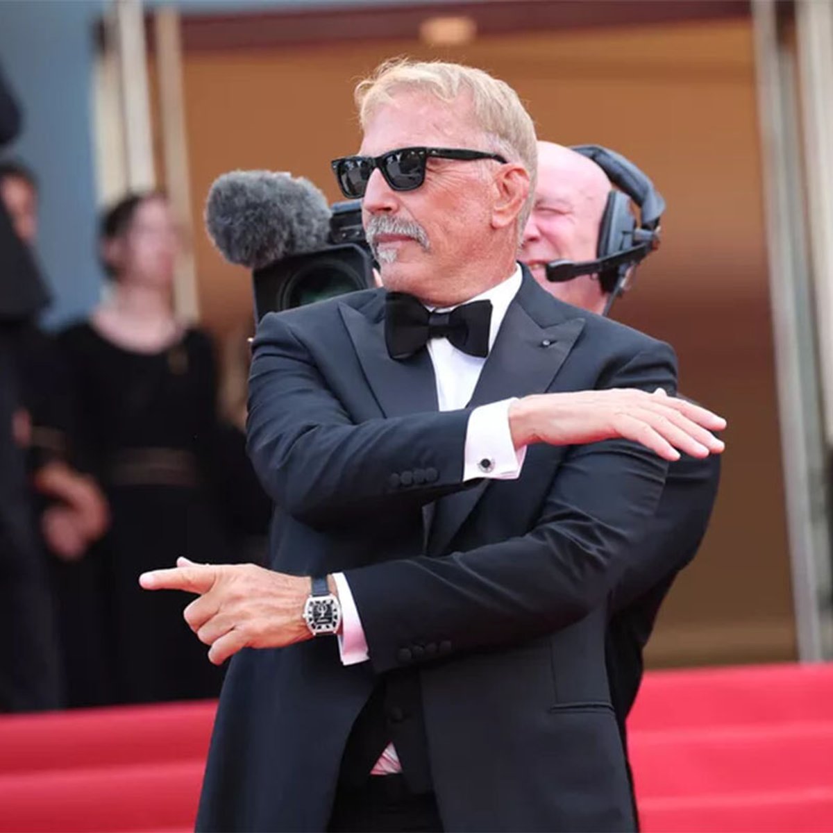 【毎日更新】ケビン・コスナーが5人の子どもたちと登場した、カンヌ６日目の大階段。