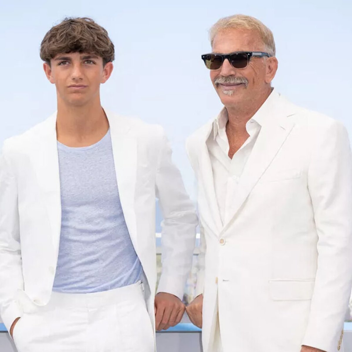 ケビン・コスナー、15歳の息子とレッドカーペットに登場！