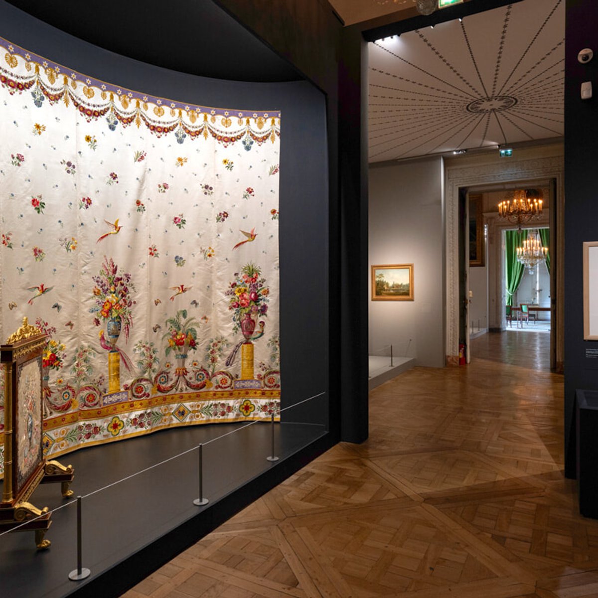 ヴェルサイユ宮殿で、皇帝ナポレオンとリヨンの絹織物の展覧会。