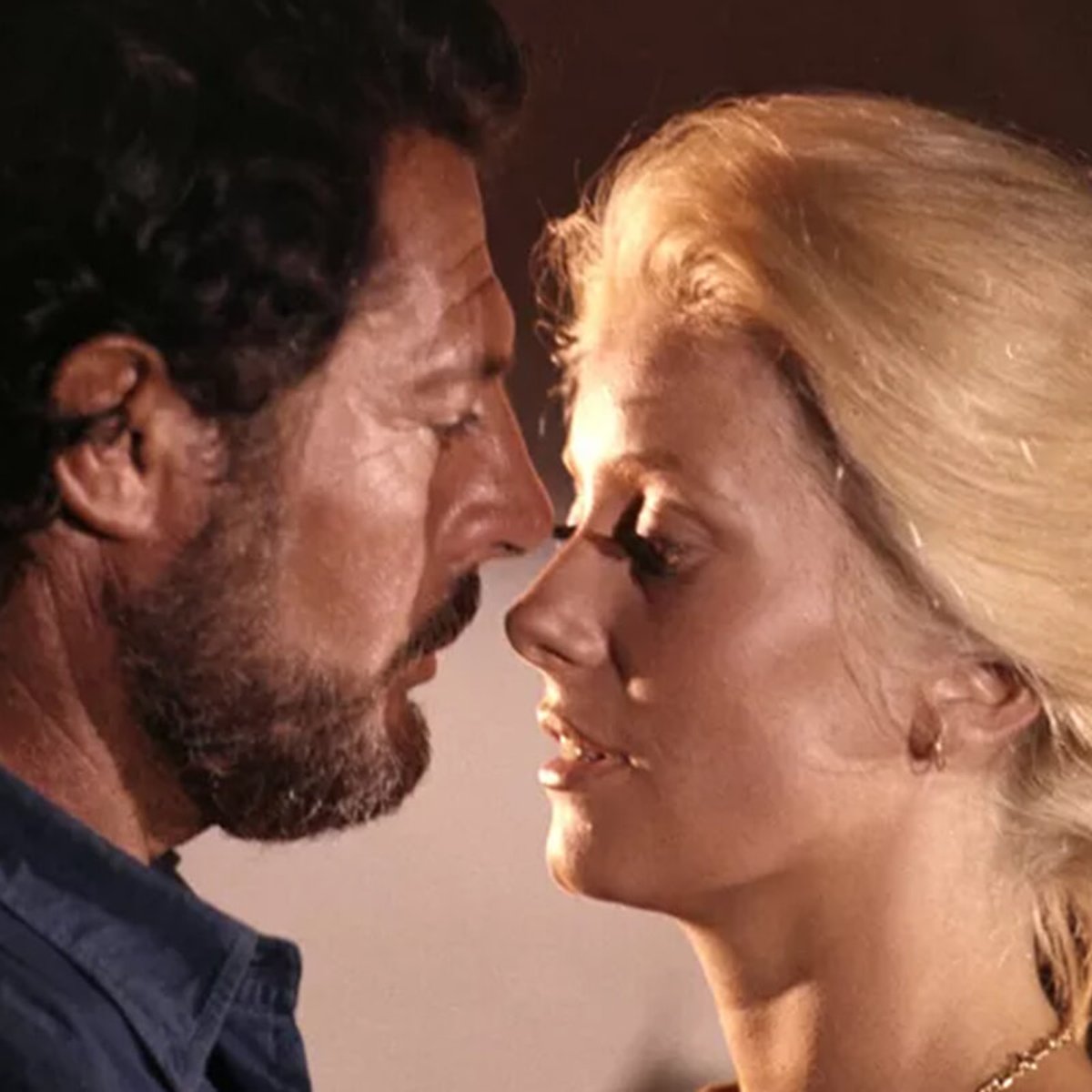 カトリーヌ・ドヌーヴとマルチェロ・マストロヤンニ、カンヌで放映された愛の物語とは？