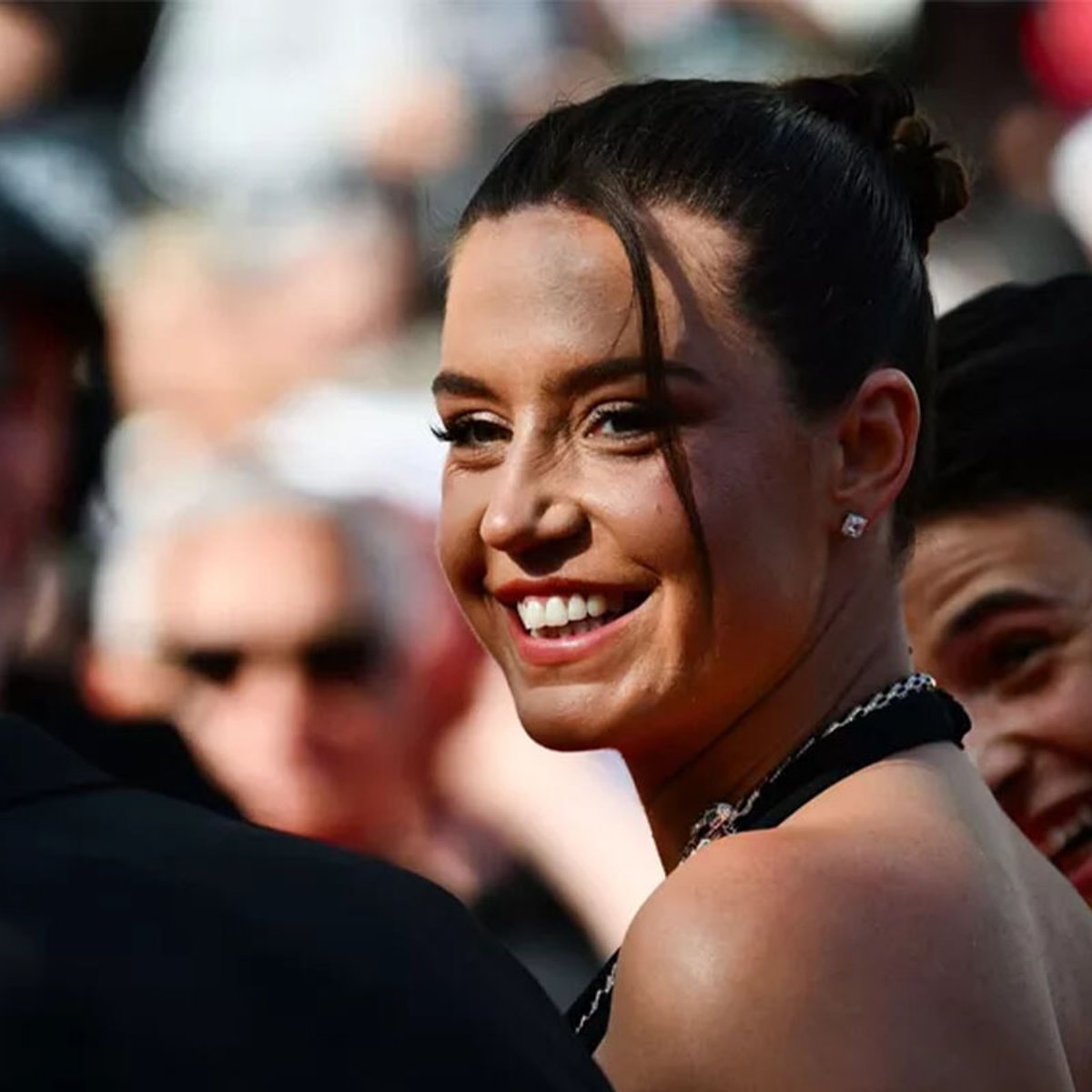 【毎日更新】大胆なスリットドレスで登場のアデル・エグザルホプロス……！ 10日目のカンヌの大階段。