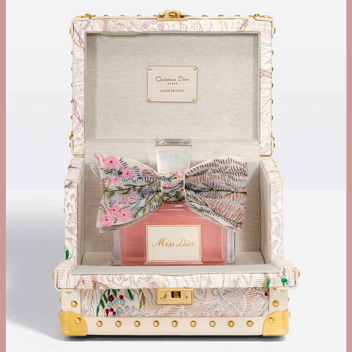 【募集締切】ミス ディオール展覧会、フィガロ読者特別枠に100名様をご招待！