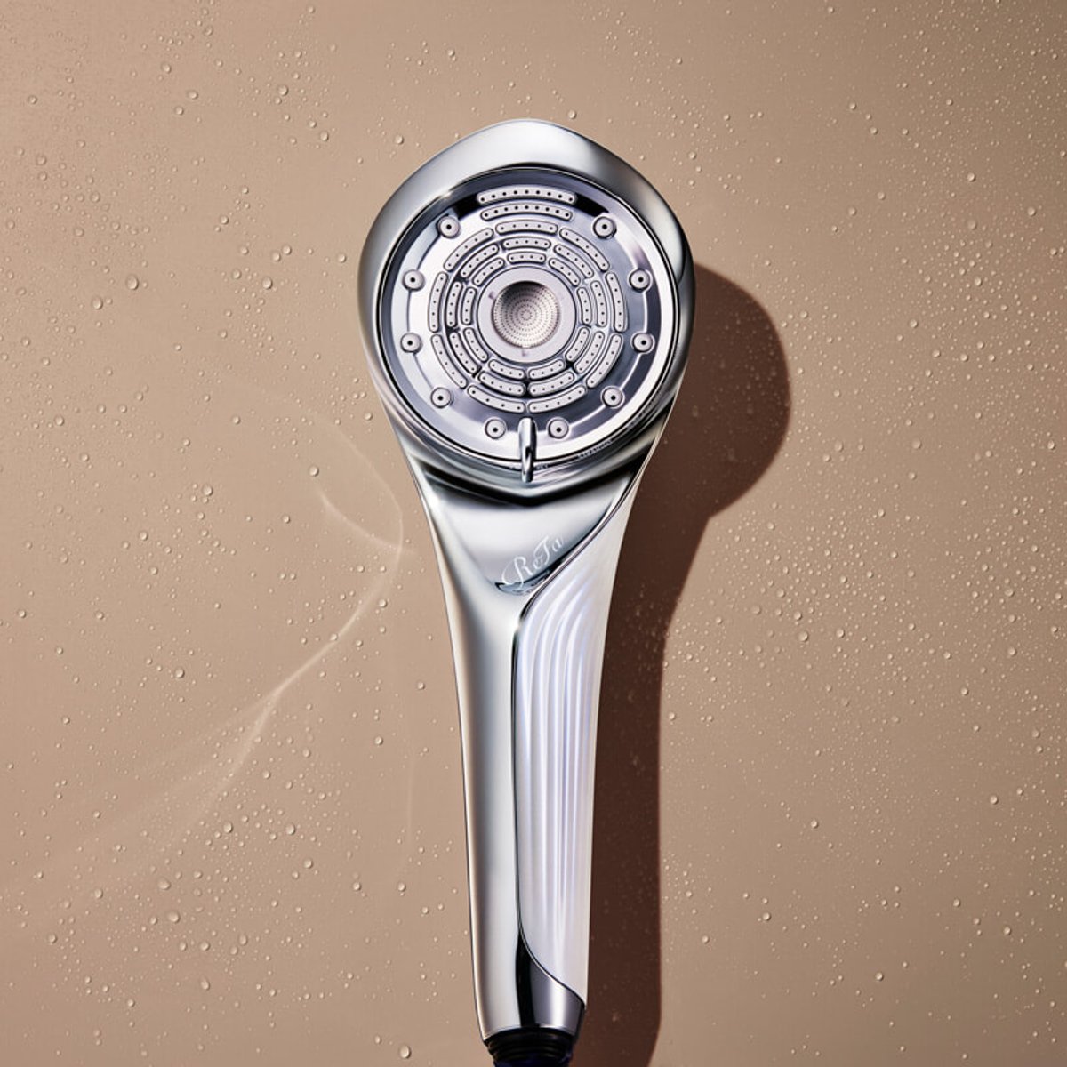 うっとりするほど気持ちいい！ 頭皮にミストシャワーを。