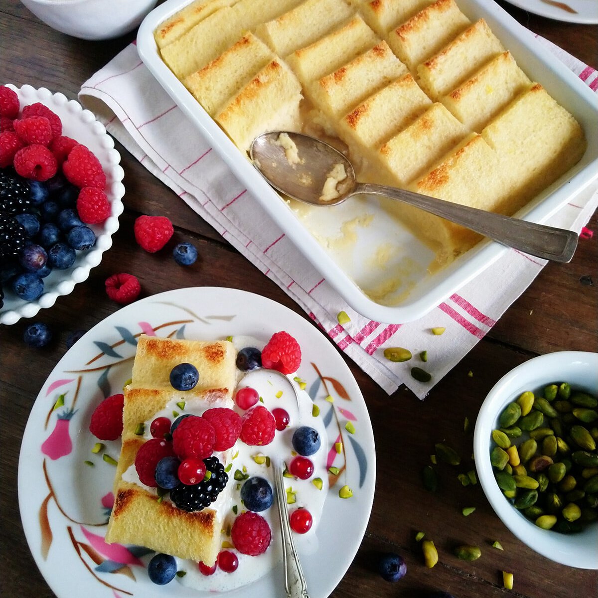 旬の赤いフルーツと味わうパン・ペルデュのグラタン