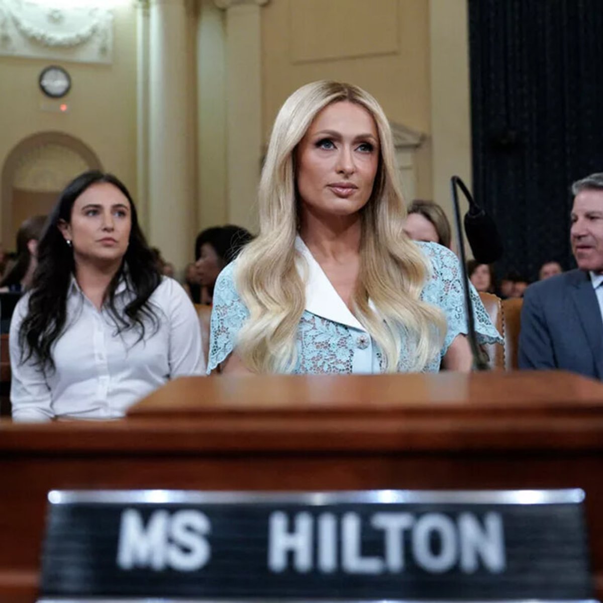 児童保護を訴えるパリス・ヒルトン、「施設で性的暴行を受けていた」と驚きの証言。