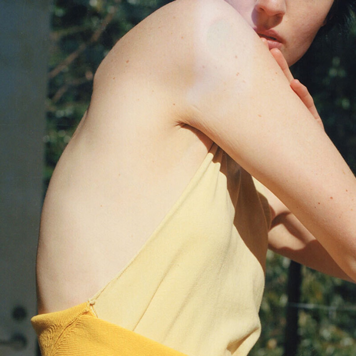 揺らぎやすい季節のいまこそ重ね着を、細かすぎる極意を紹介。