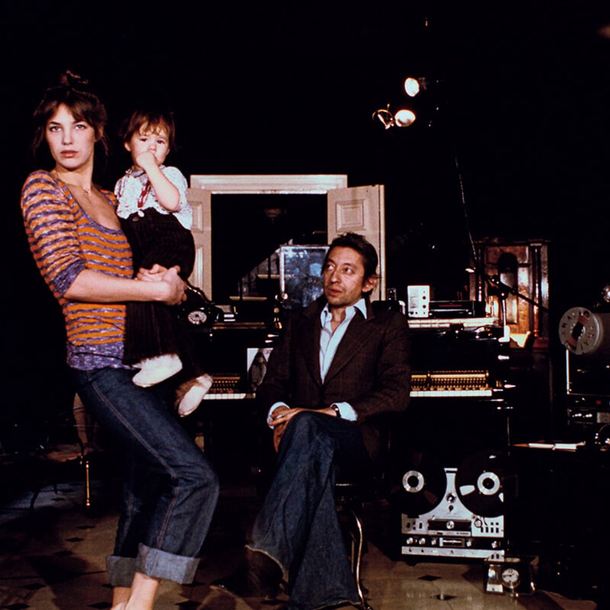 次女シャルロットがゲンズブールの邸宅を案内、母ジェーンとの思い出を語る。