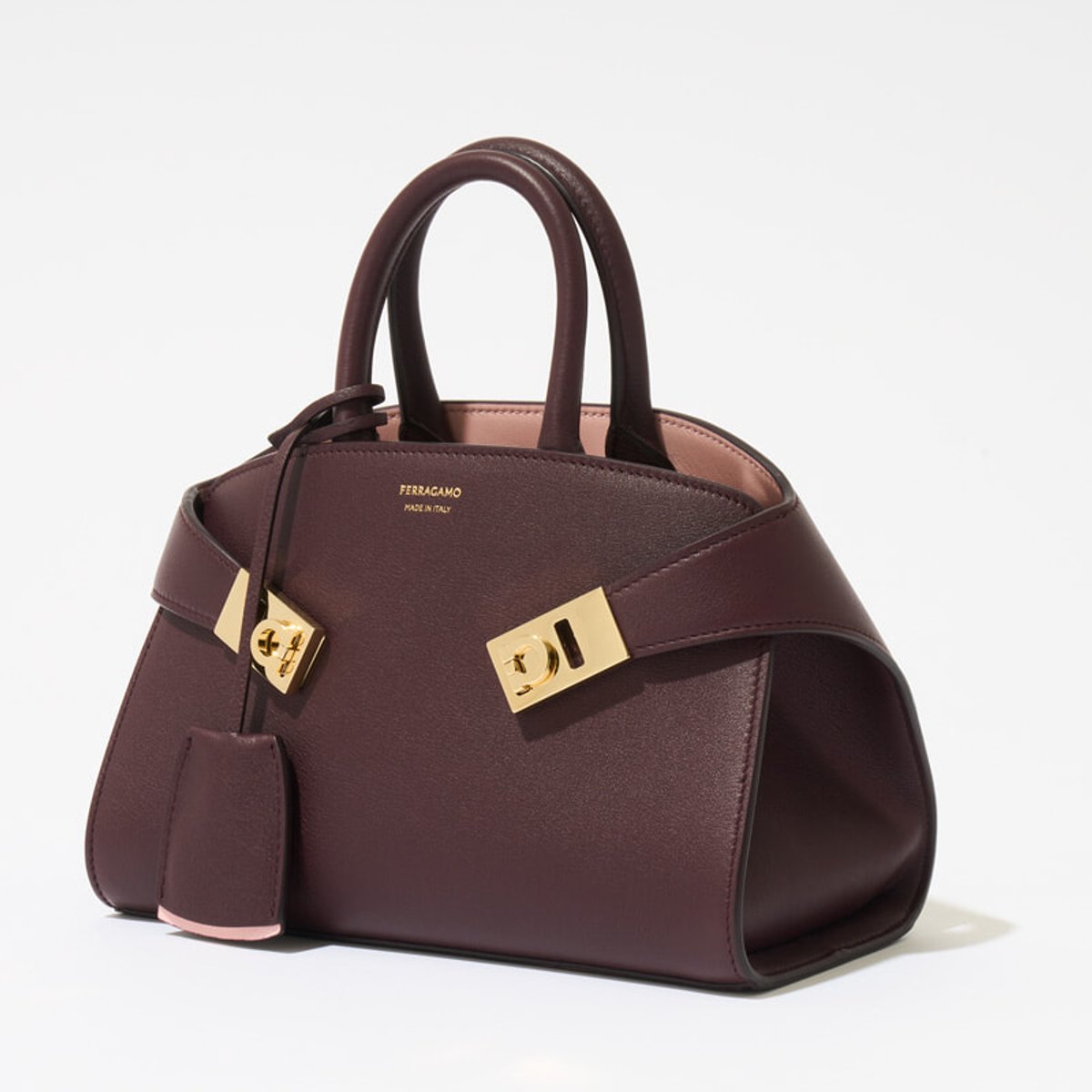 240702-loveit-ferragamo-1x1-2.jpg