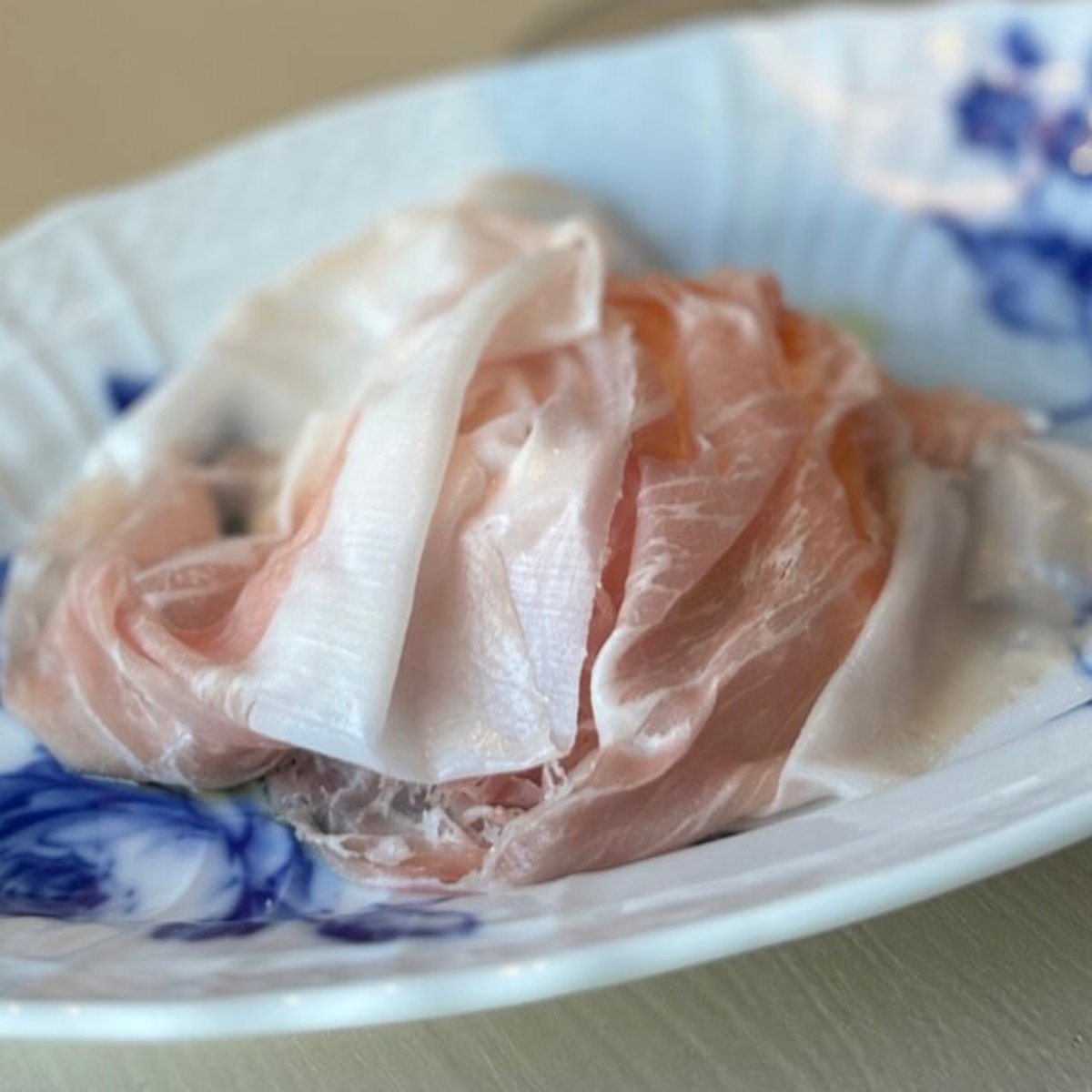 奥浅草のナコルで、「とろける」新食感の生ハムにナチュラルワインを合わせて！