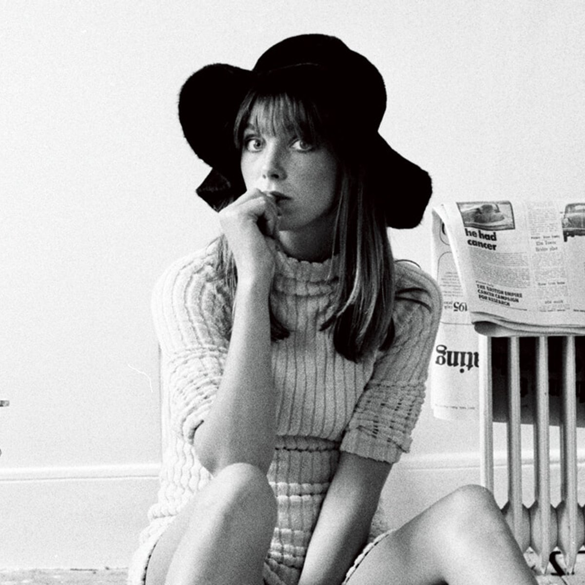 ジェーン・バーキン、永遠のファッションアイコンの魅力を紐解く。