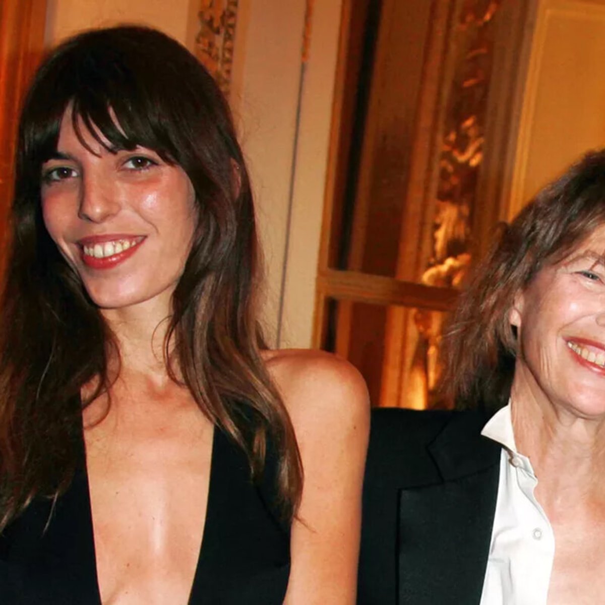 ルー・ドワイヨン、母ジェーン・バーキンの1周忌にメッセージを投稿。