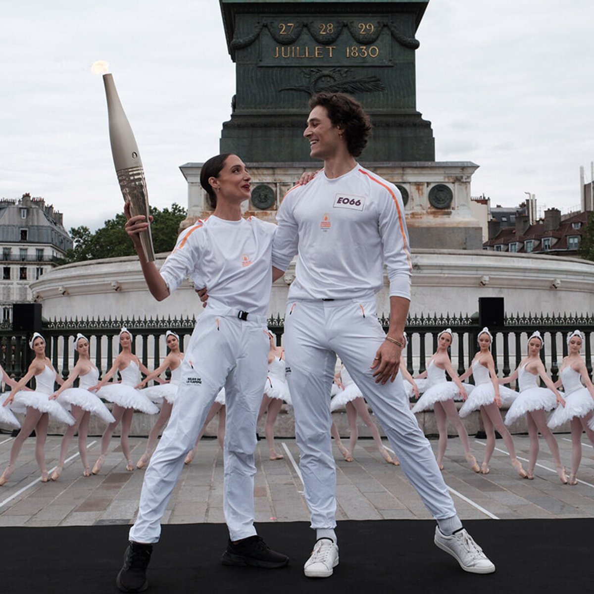 オリンピック直前のパリ。白鳥が舞い、ユーゴ・マルシャンが聖火を掲げた。