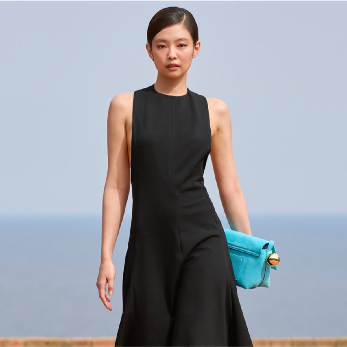 ジェニーやIUら、韓国セレブがお手本。フレンチシックな夏のブラックスタイル。