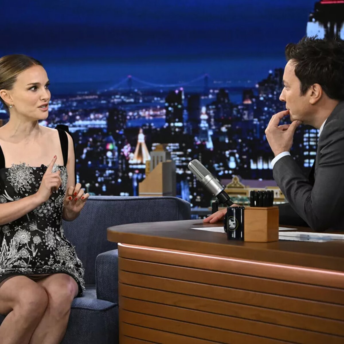 パリ在住のナタリー・ポートマン、パリジェンヌのファッションを解説！