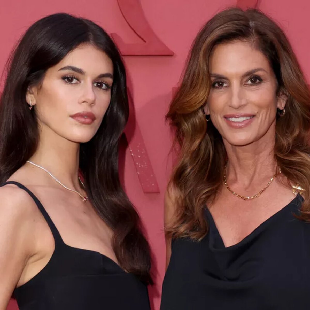 シンディ・クロフォード、愛娘カイア・ガーバーとともにオメガハウスのオープニングに登場！