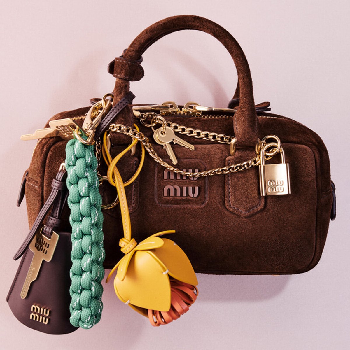 240802-miumiu-charm-1x1-2.jpg