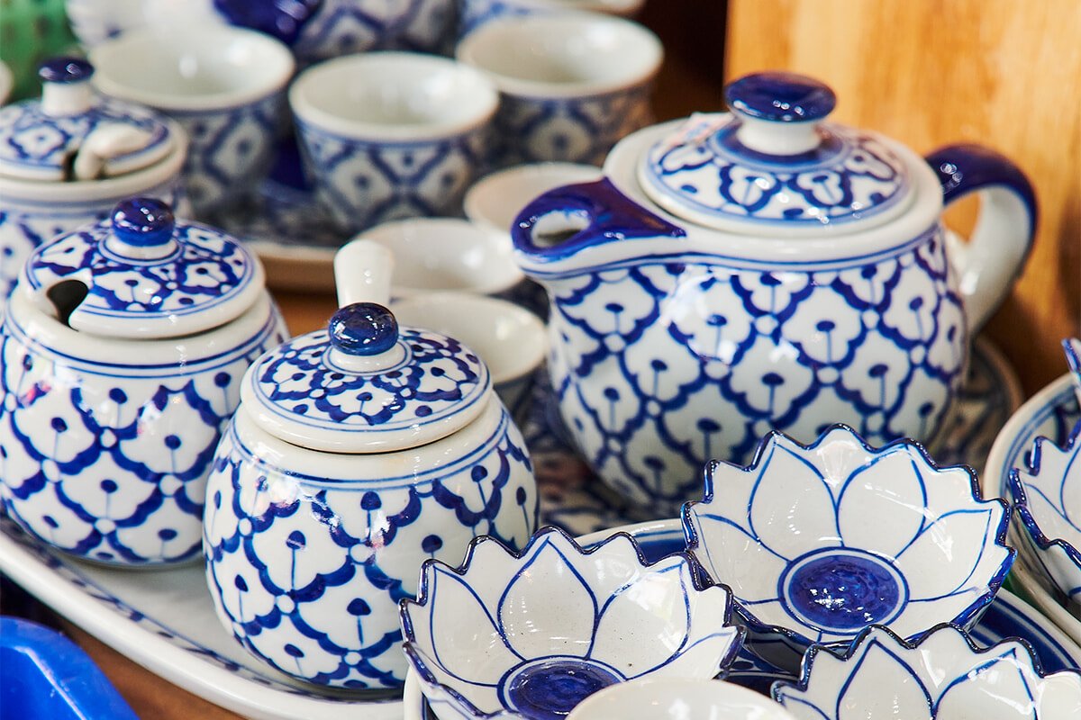 タイの陶器製7点セット バンコクの週末マーケットで、タイ料理をおいしく魅せるうつわを探そう