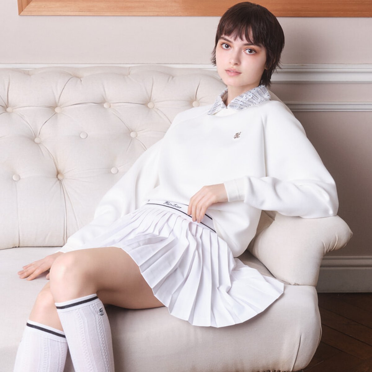 ホワイトコーデで、旬の韓国スタイルに。