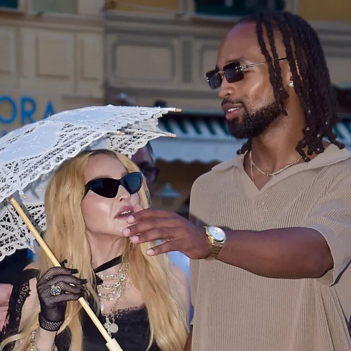 66歳になったマドンナ、28歳の新恋人とイタリアのリゾートで目撃される！