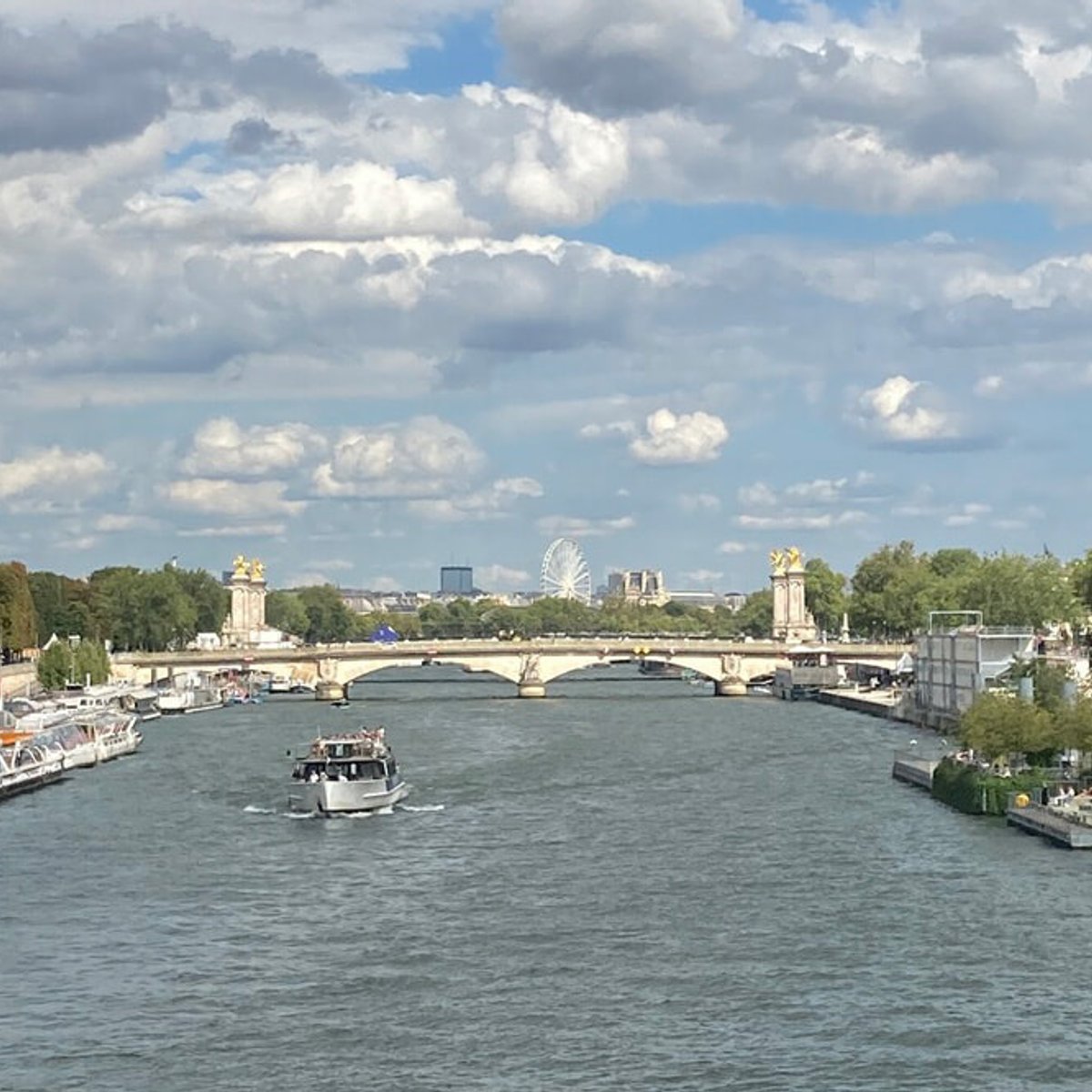 パリ2024オリンピックで話題になった、セーヌ川で暮らす人々に思うこと。