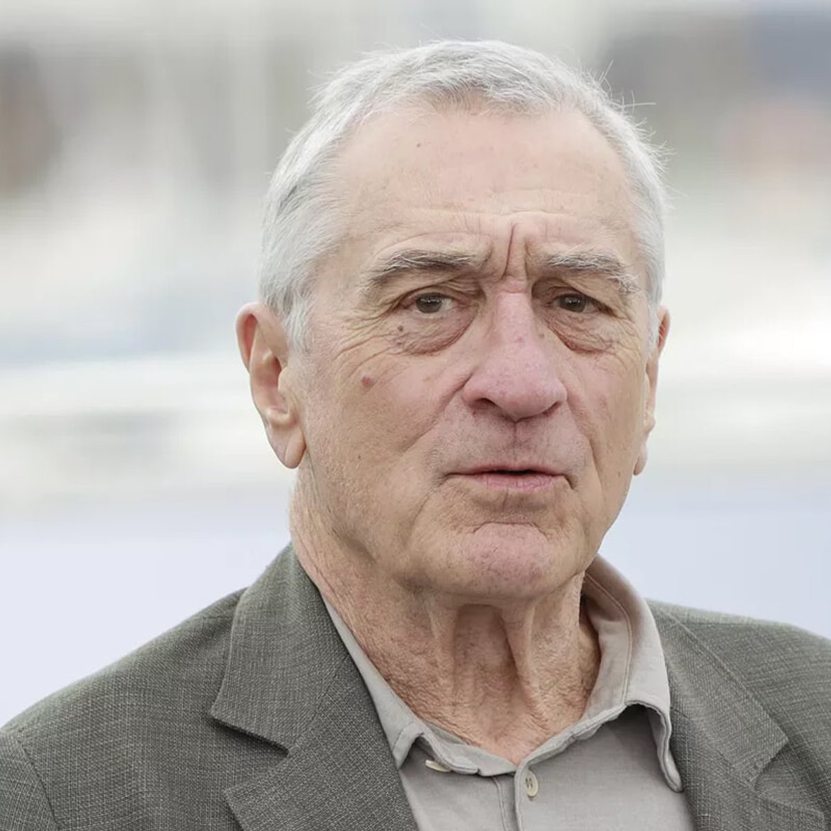 ロバート・デ・ニーロ、81歳に！船から海に飛び込む元気な姿を投稿される。