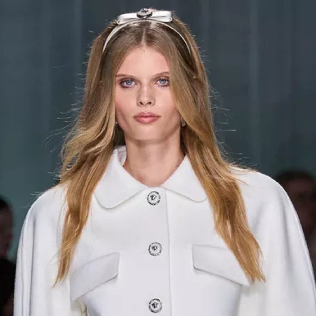 ダメージを受けた夏のヘアを救う！ トレンドのビューティ術をチェック。