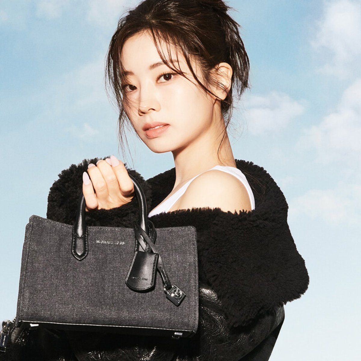 TWICEのダヒョンが魅せる、マイケル・コースの秋キャンペーン！