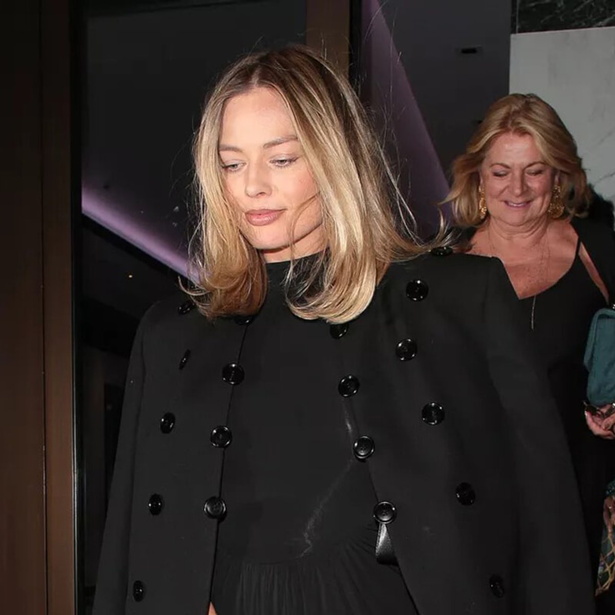 マーゴット・ロビーがヴァカンス中に、マタニティファッションを披露！