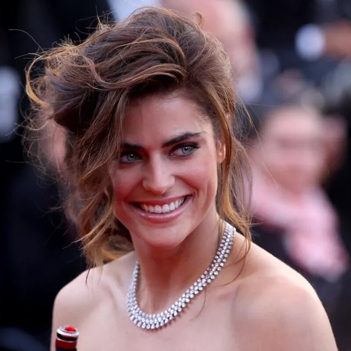 長い間認知されてこなかったアラン・ドロンの孫娘、アリソン・ル・ボルジュとは？