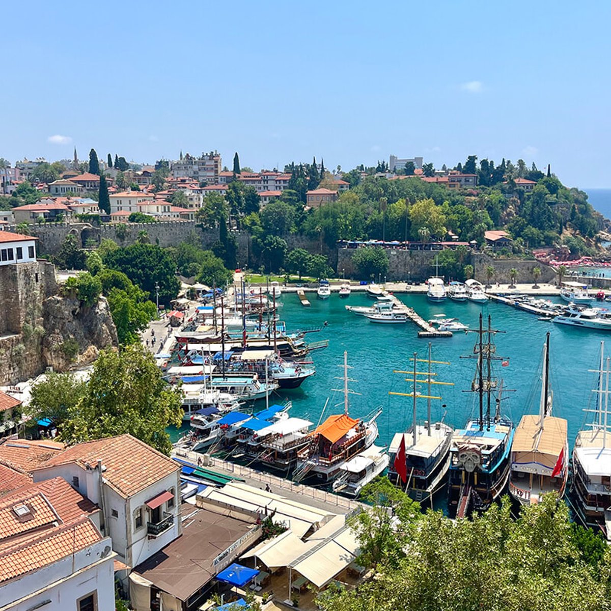 青く眩しいアンタルヤと1000年首都イスタンブールを巡る、トルコへの旅。