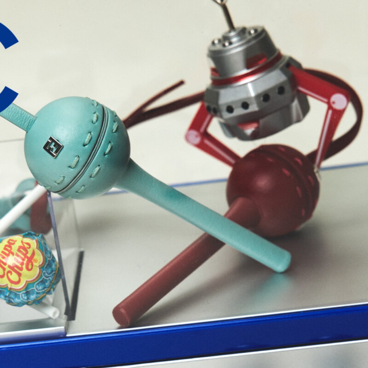 フェンディ、バレンシアガ、ロエベ、コーチで発見！ チャームに託すチャーミングな遊び心。【03. Charms | 大人の新ベーシックAtoZ】