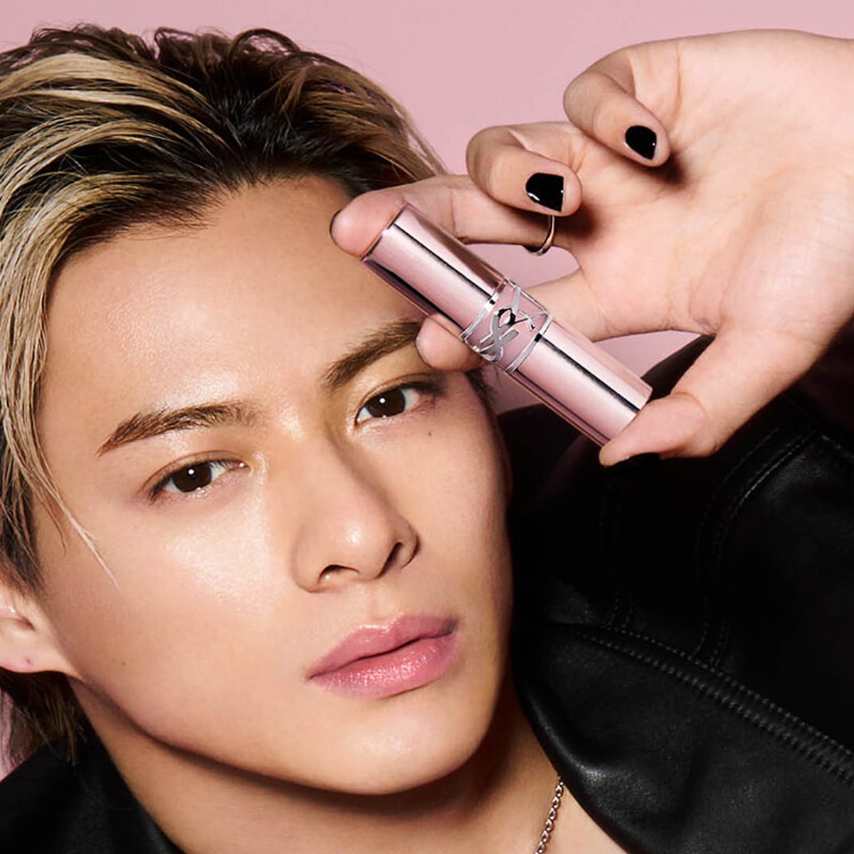 平野紫耀の新ビジュアル公開！ じんわり生ツヤリップで、挑発的な唇に。