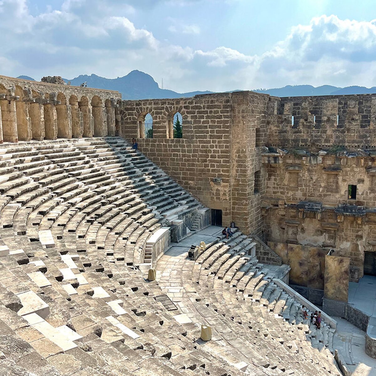 古代遺跡の宝庫、トルコのアンタルヤにて悠久の時を旅する。