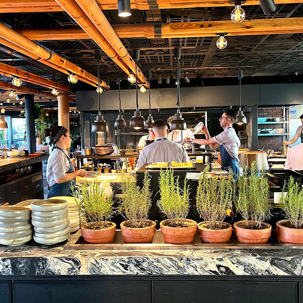 歴史と文化の層が深く複雑に重なり合う都市・イスタンブールの現在。