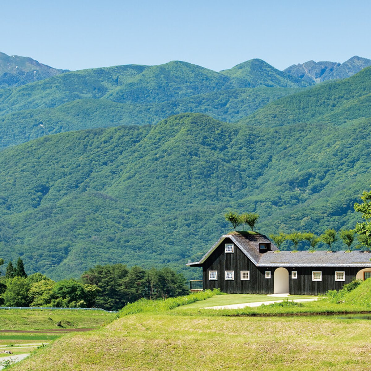 南アルプス、富士山、八ヶ岳を望む高台の宿で「何もしない」贅沢な時間を。