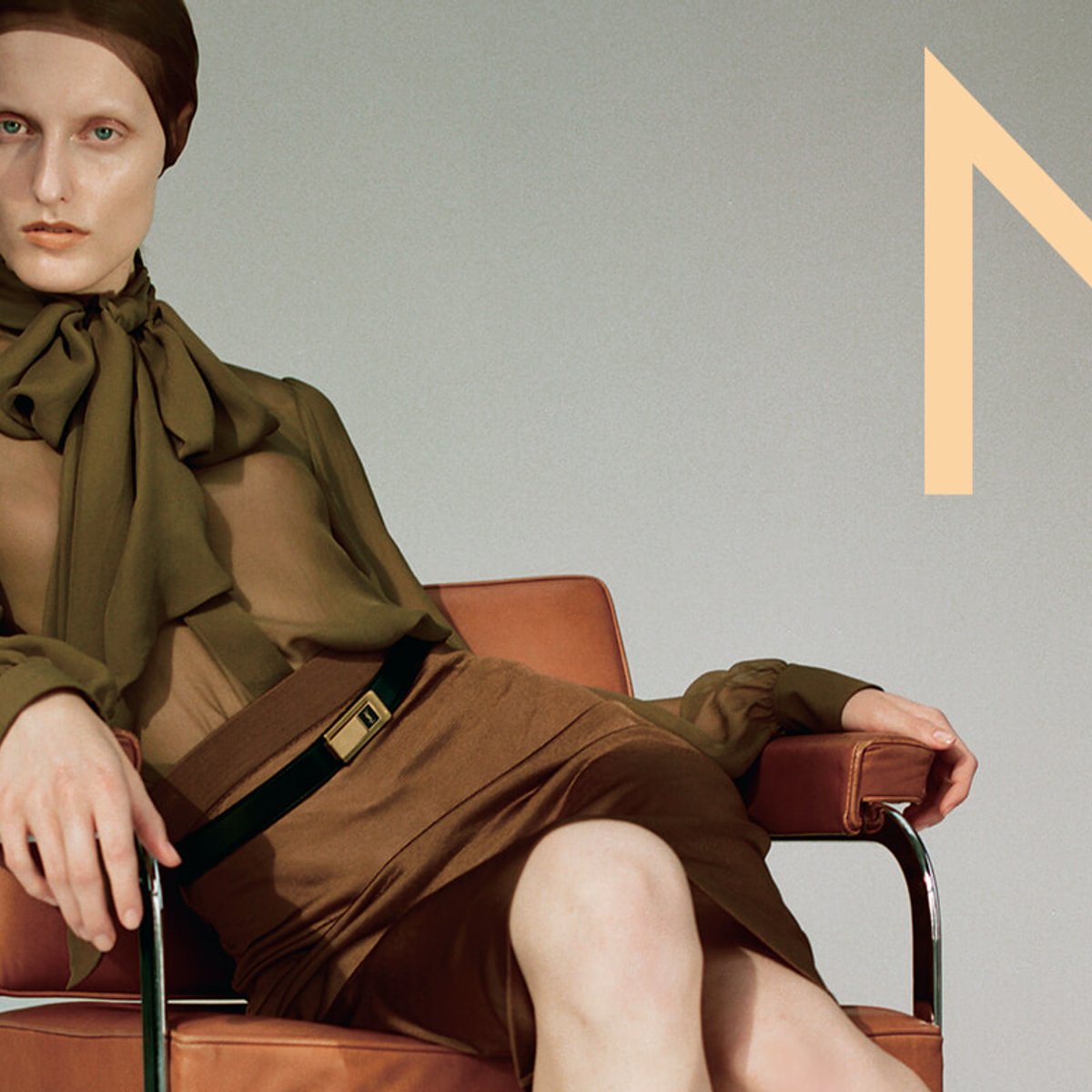 夏から秋のスイッチシーズンに。いますぐ着たいサンローランのシースルーブラウス。【19. Nude | 大人の新ベーシックAtoZ】