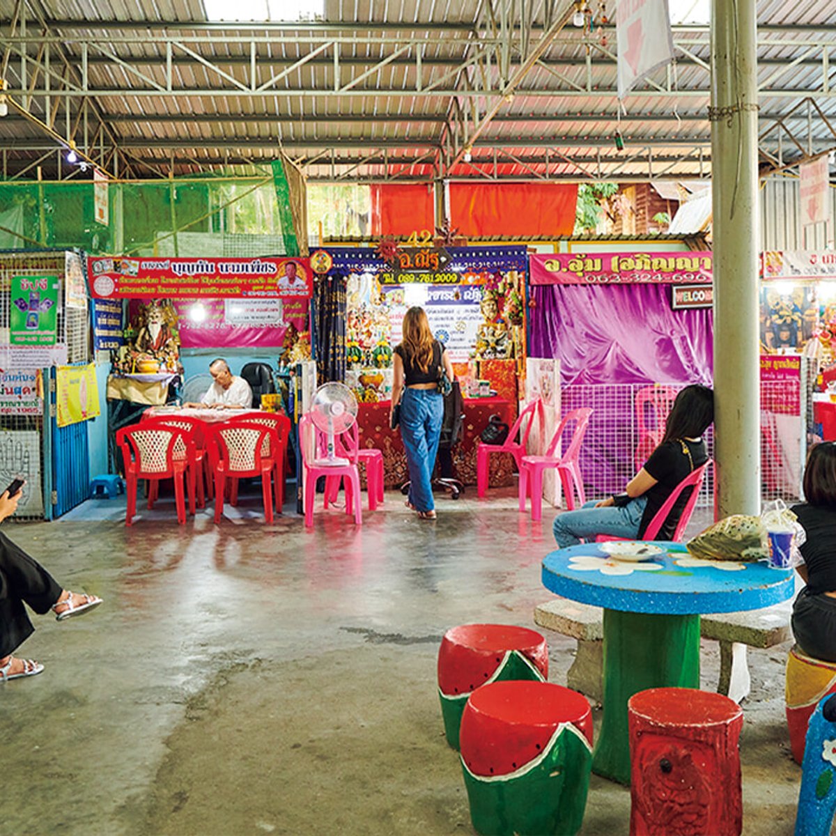 人生に迷えるエディターが、タイのバンコクで占ってもらってみた。