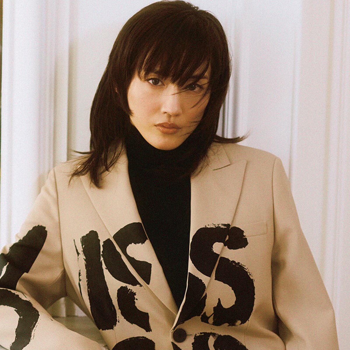 ディオールとともに、綾瀬はるか、パリへ行く。